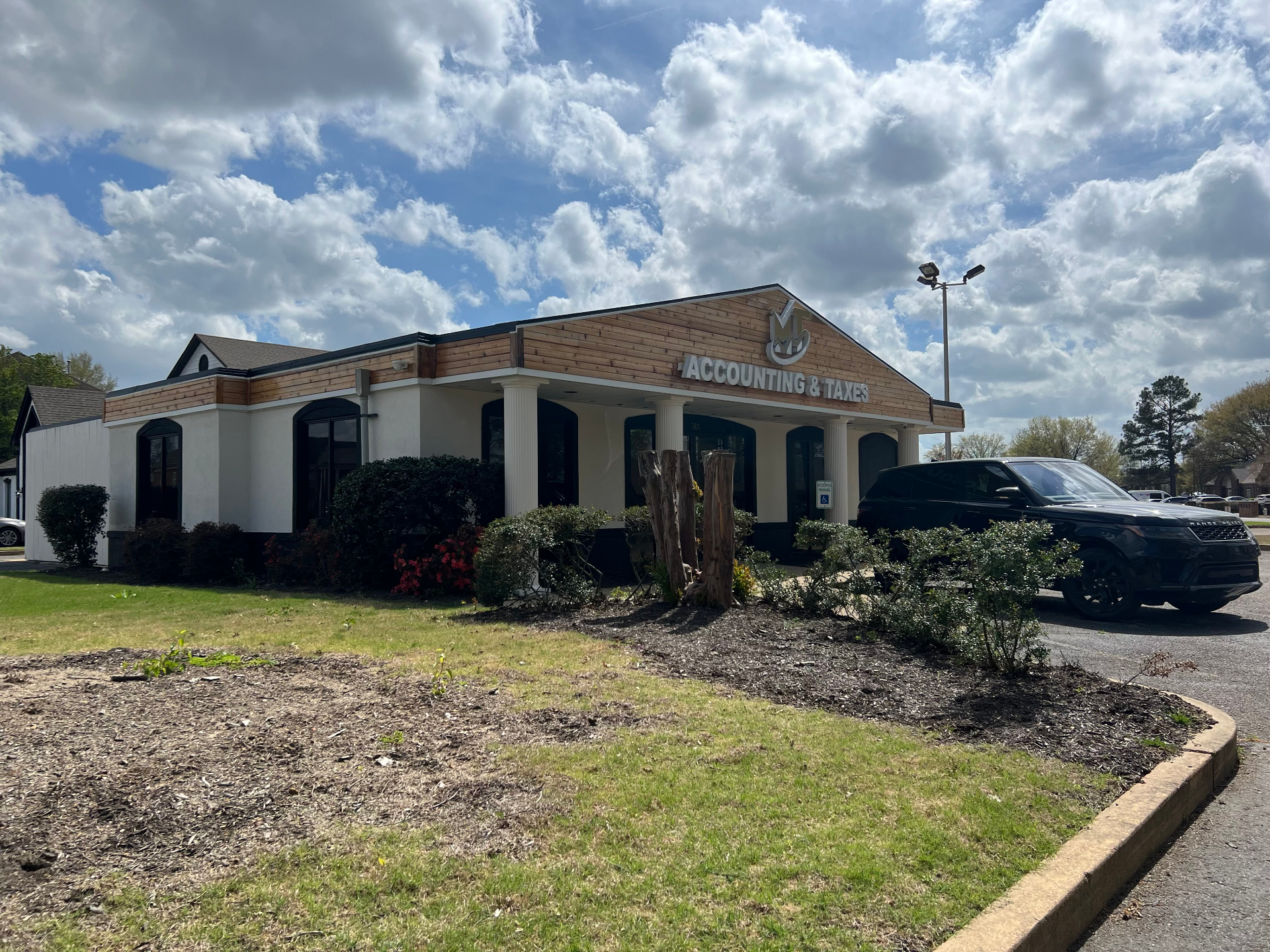 MT Group Accounting & Taxes office building exterior in Memphis, Tennessee